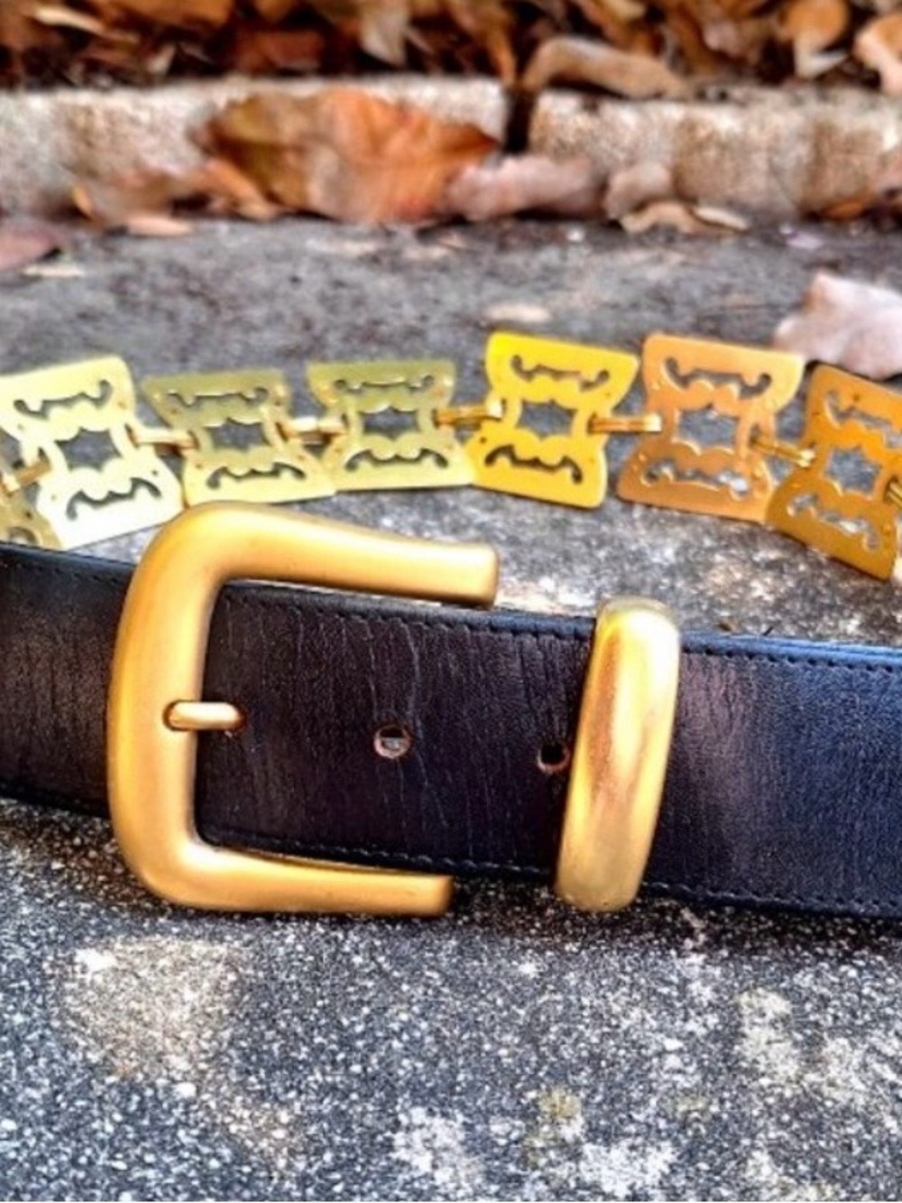 ESCADA Avignon Vintage Black Leather Gold Buckle Decorative Square Chain Link S